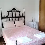 Charming House In With Mountain View Ferienhaus *