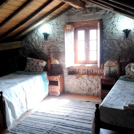 בית נופש Charming House In With Mountain View