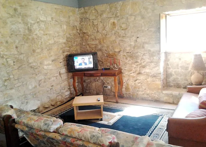 Charming House In With Mountain View